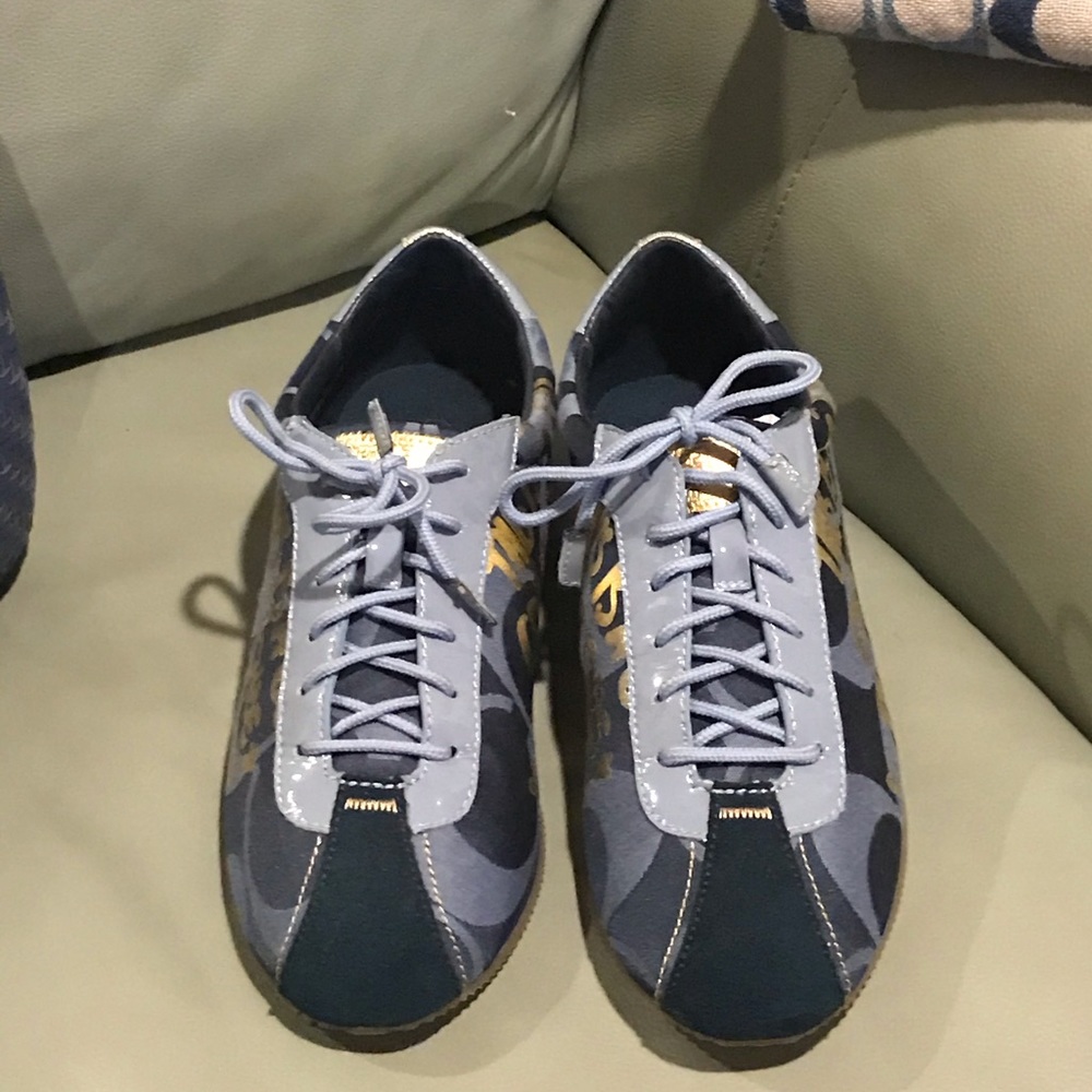 Coach classic signature lace up sneakers! ❤️ - Picture 4 of 10